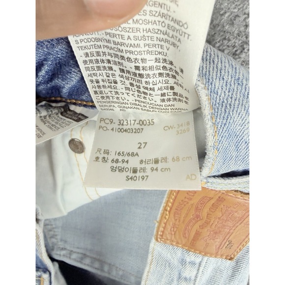 Levi's Premium 501 Women's Cut Off Shorts 27 Button Fly Light Wash Distressed - Picture 3 of 10